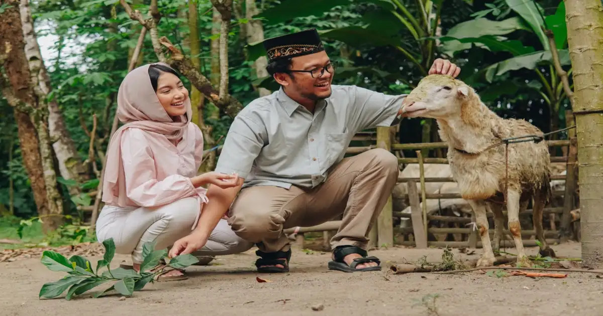 Couple visiting San Diego Zoo in Balboa Park wildlife experience