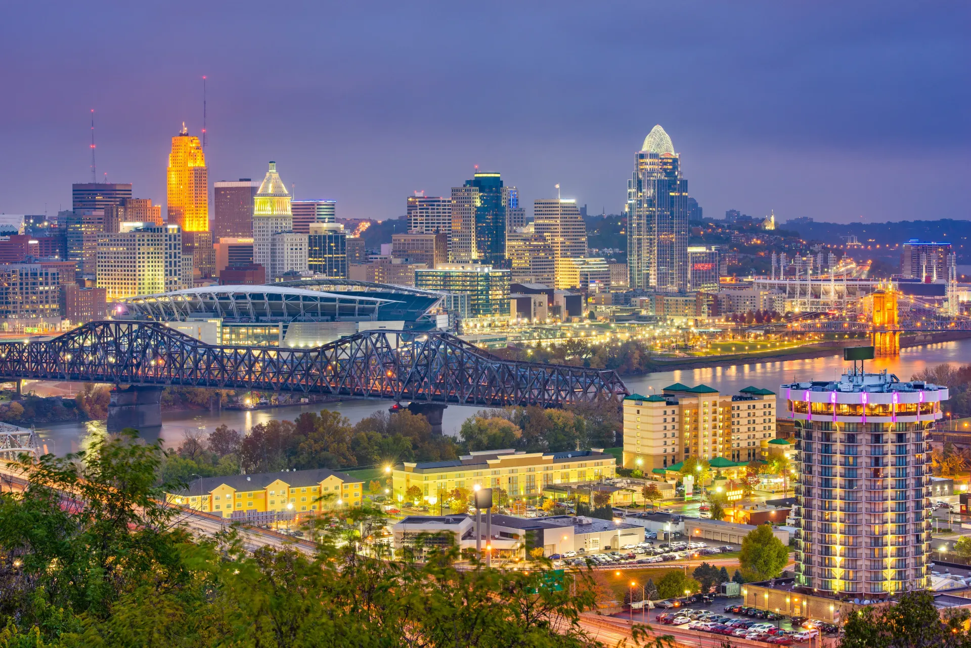Couples dining and enjoying ohio river romance in Cincinnati - romantic restaurants and local cuisine perfect for date nights