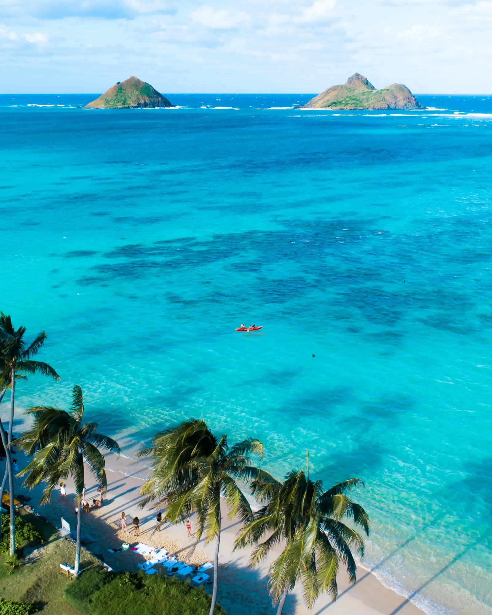 Couples dining and enjoying diamond head & volcanic beauty in Honolulu - romantic restaurants and local cuisine perfect for date nights