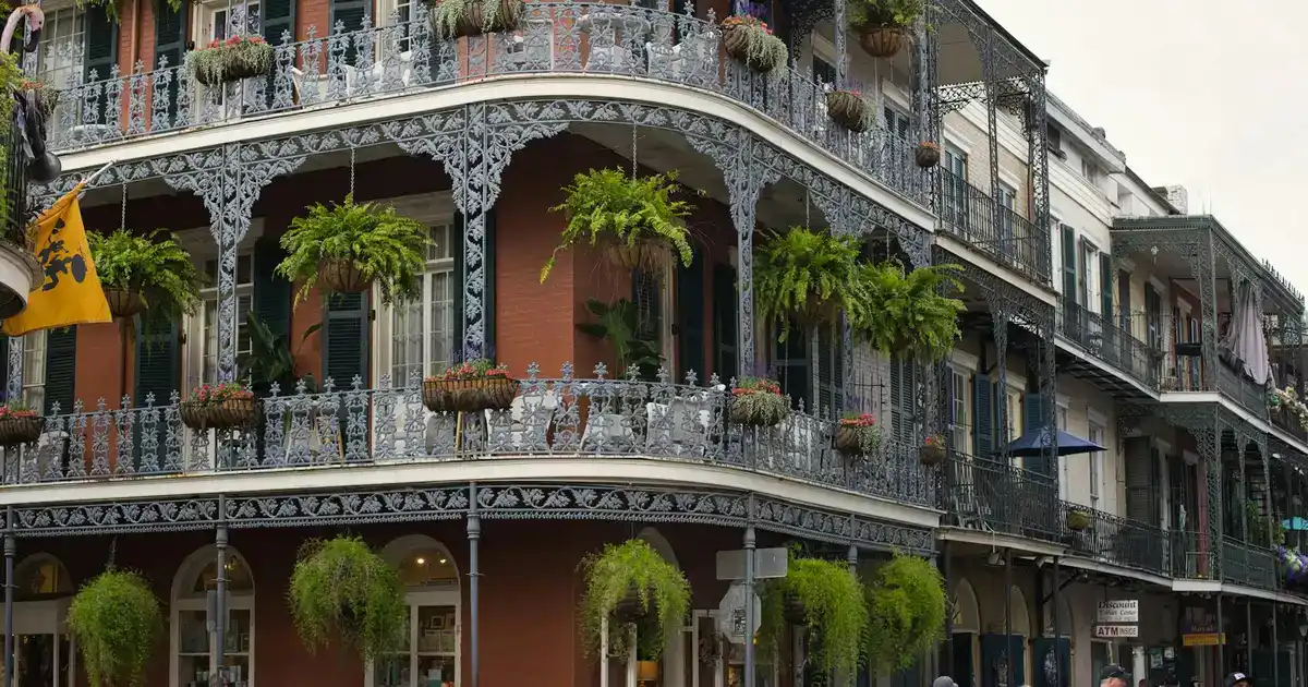 Couples dining and enjoying jazz & music heritage in New Orleans - romantic restaurants and local cuisine perfect for date nights