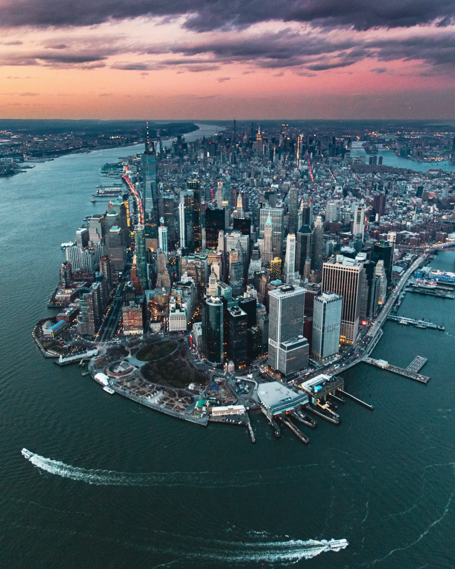 Brooklyn Bridge walkway with Manhattan skyline views