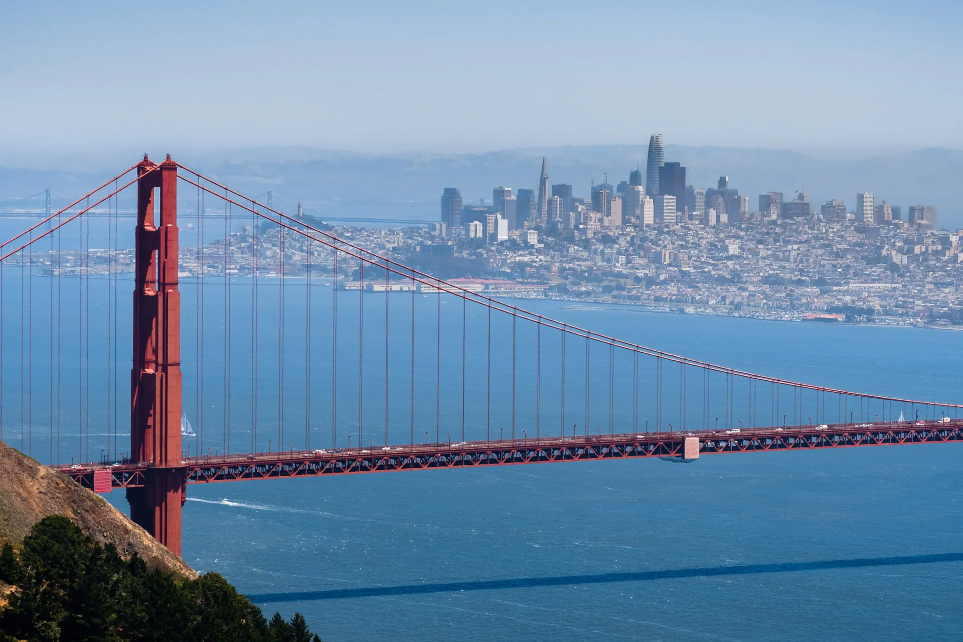 Romantic couple enjoying iconic views & landmarks in San Francisco - perfect date planning destination with stunning city views and intimate atmosphere