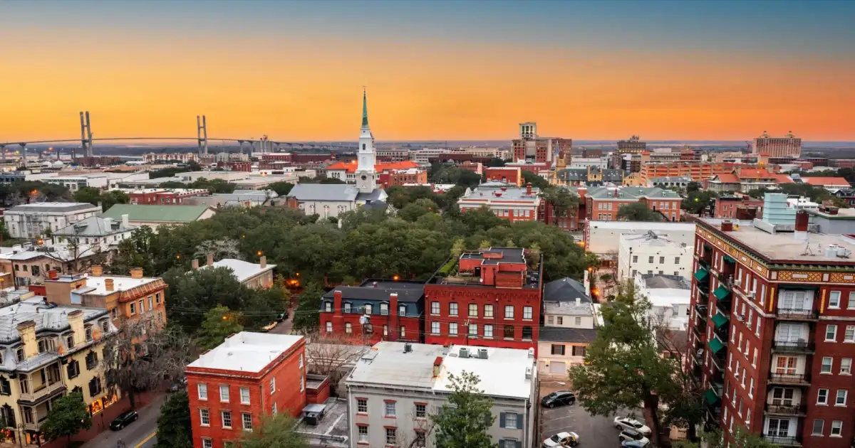 50+ Best Savannah Date Ideas: Historic Squares & Southern Charm - Local date spots and romantic venues guide