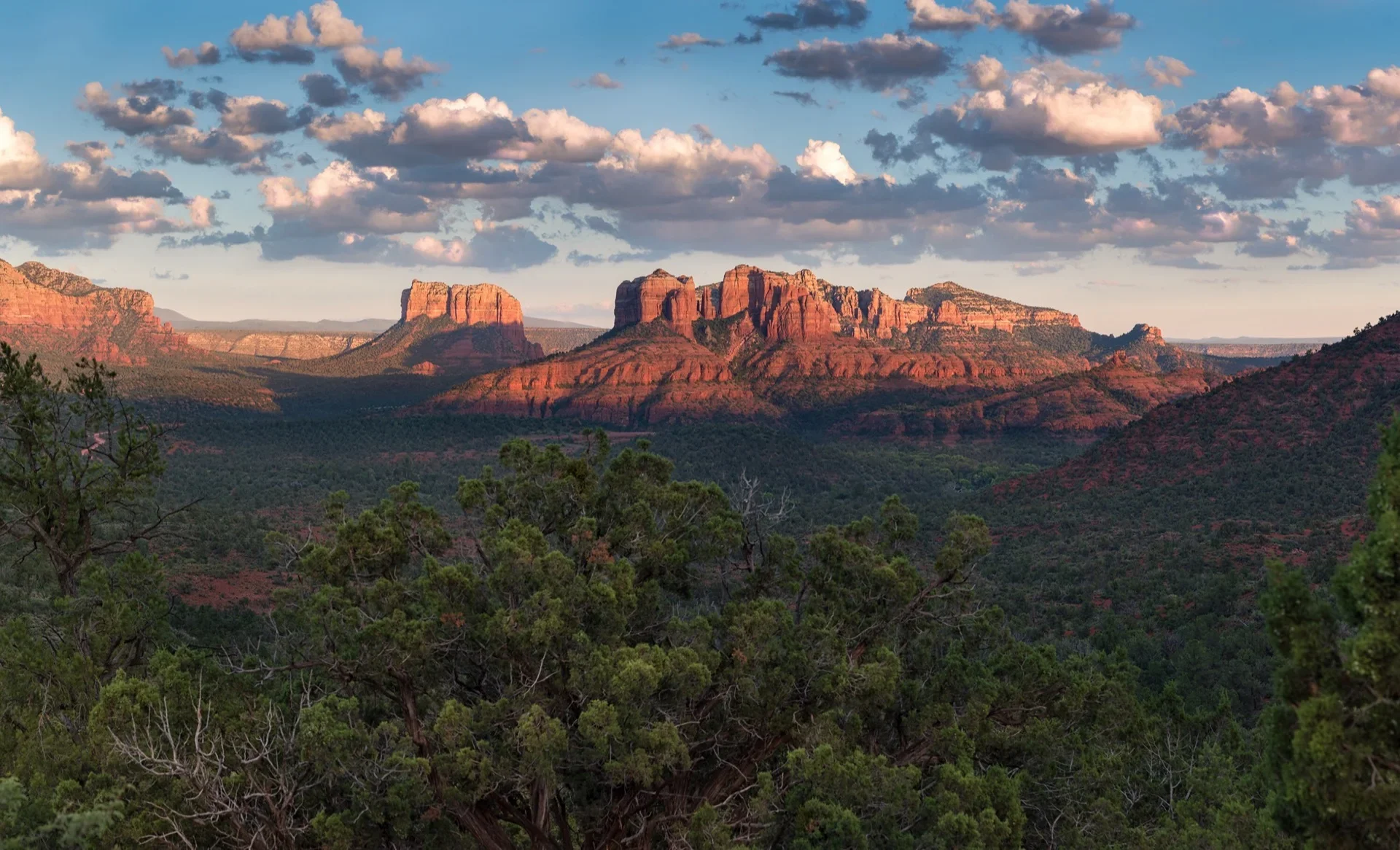50+ Best Sedona Date Ideas: Red Rocks, Vortexes & Wine Trails - Local date spots and romantic venues guide