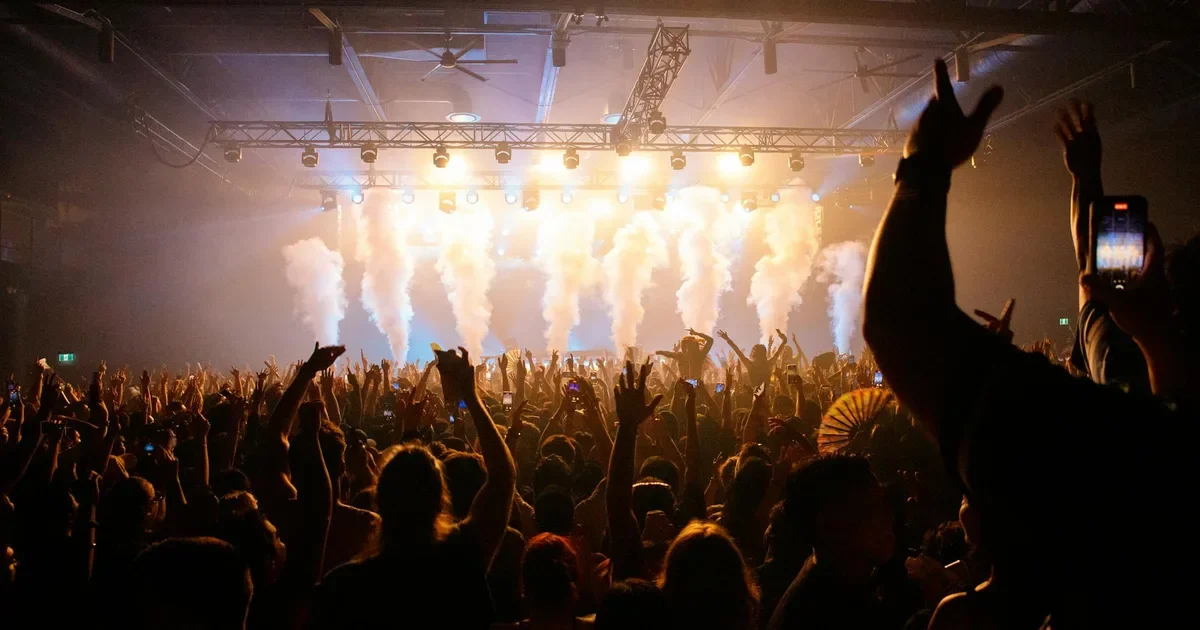 Romantic entertainment setting with intimate atmosphere