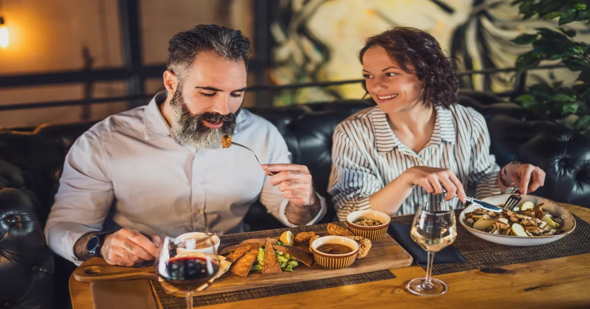 Couple sharing spicy fried chicken at Gus's World Famous on Front Street