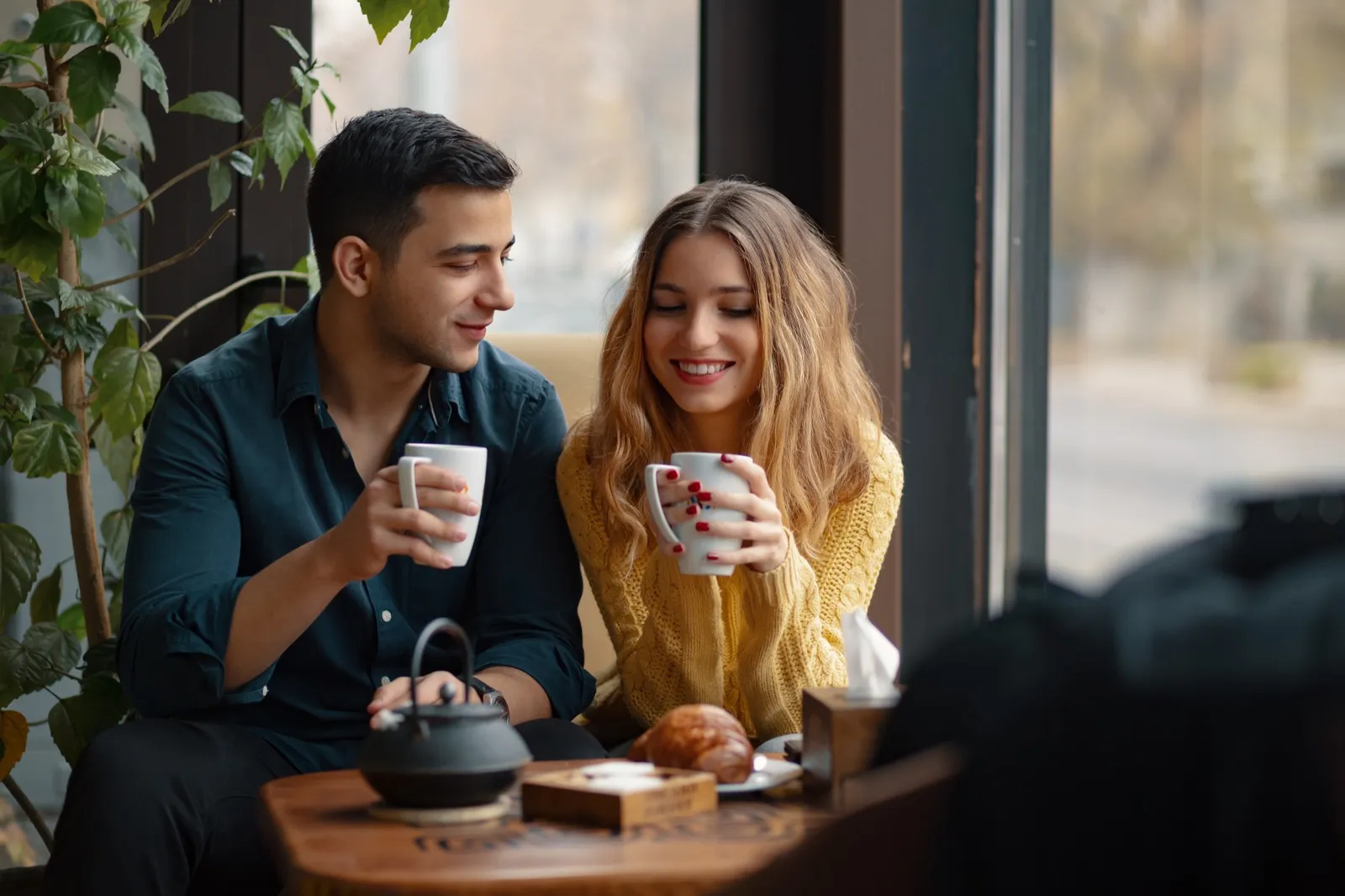 Couple enjoying specialty coffee at a local Orlando coffee shop