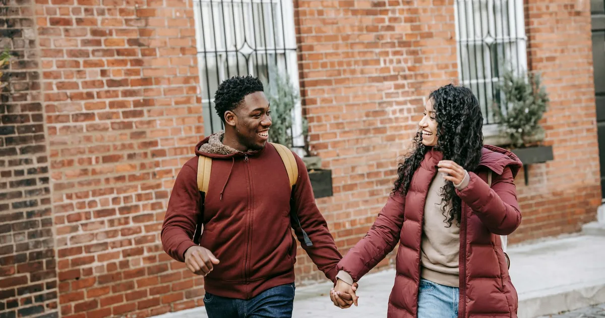 Venice Canals walkway romantic stroll Los Angeles date