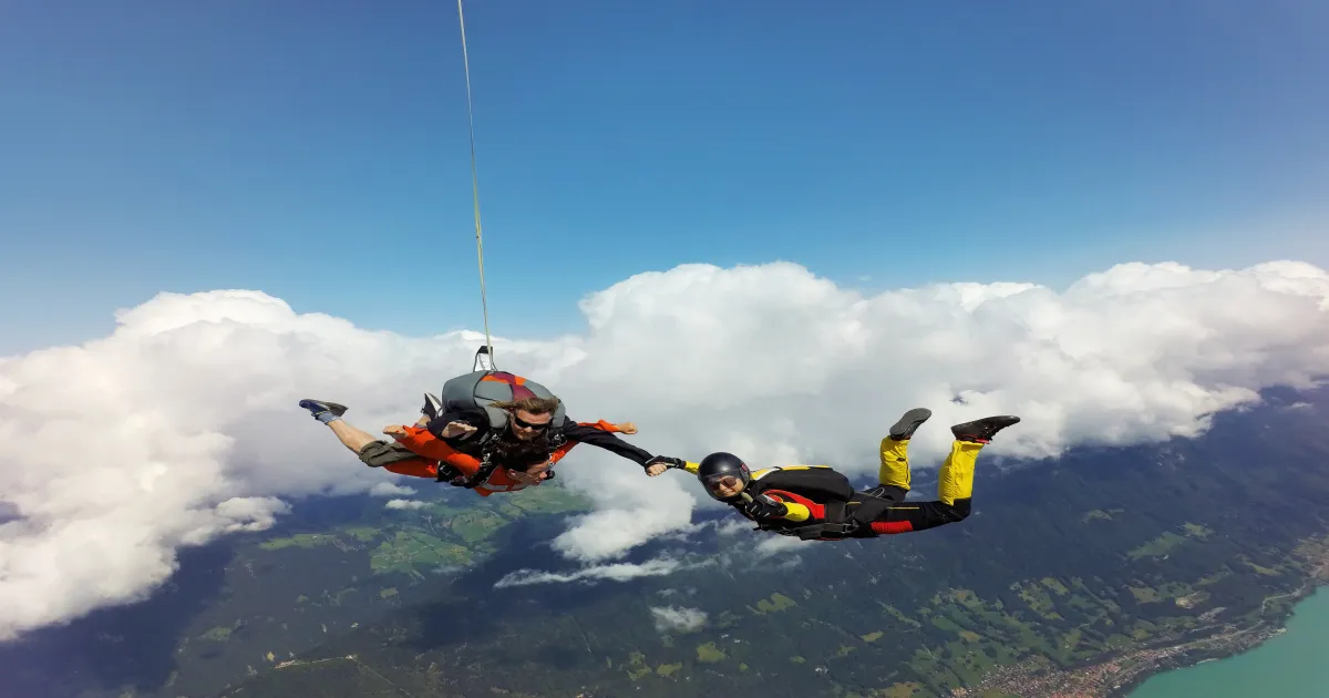 Tandem skydiving Seattle Snohomish freefall couples adventure date